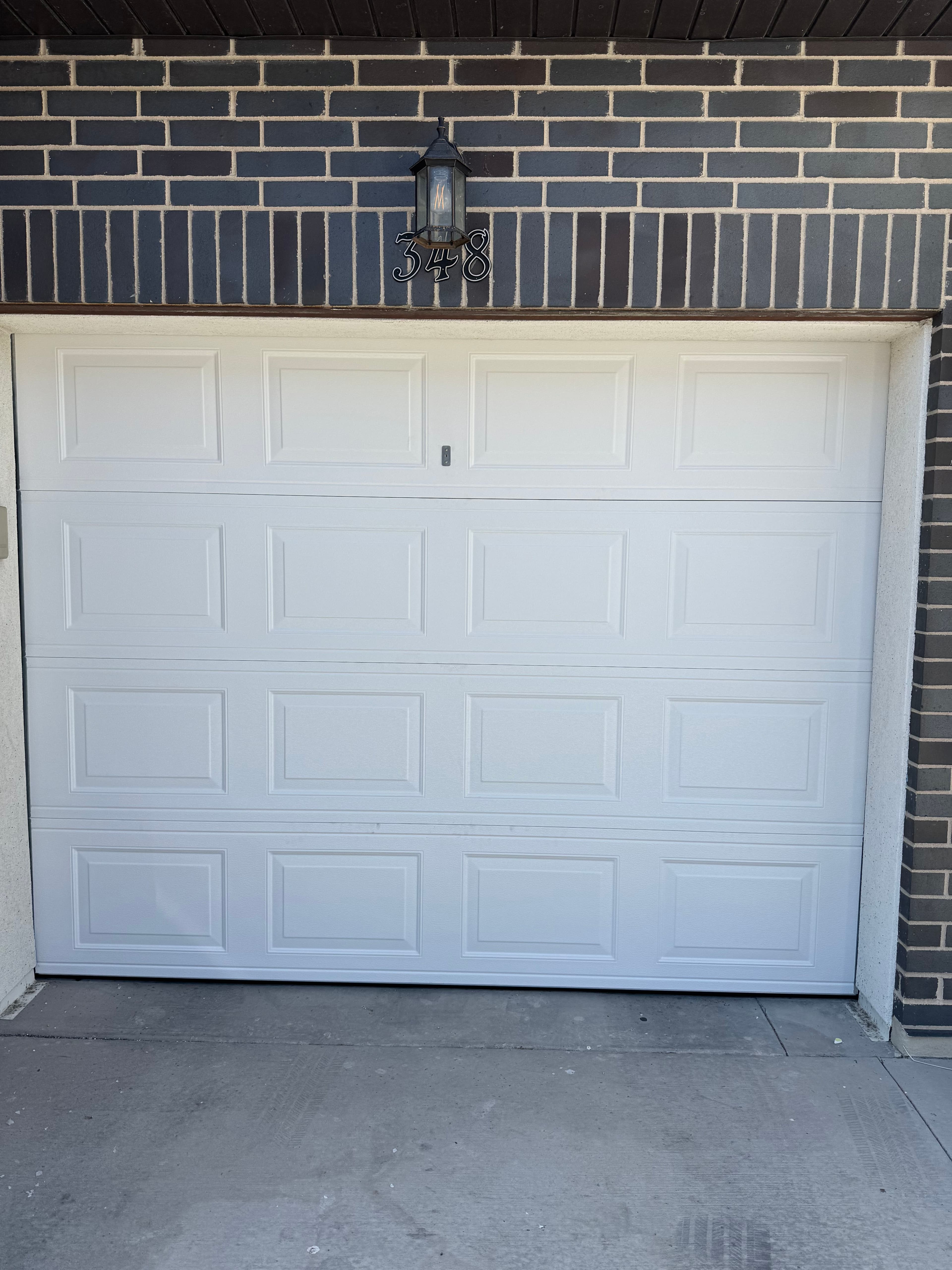 Project Same-Day Garage Door Replacement on a Rental Move-Out image