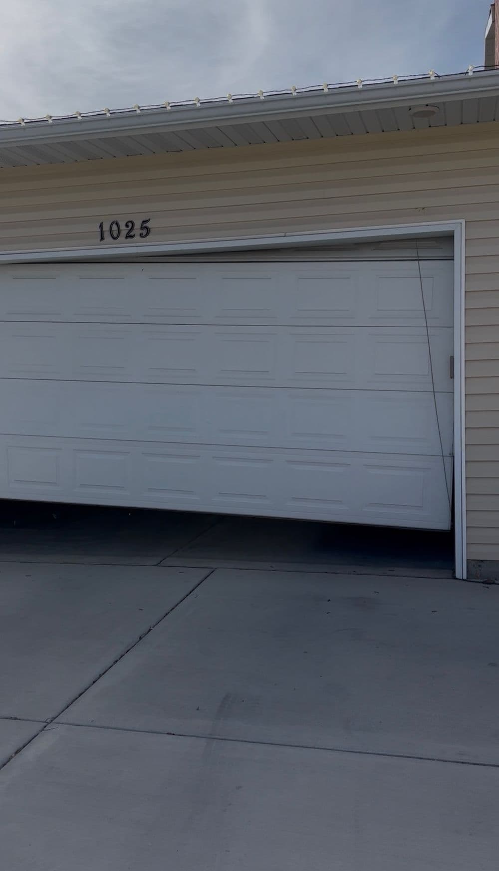 Emergency Garage Door Repair in Lehi
